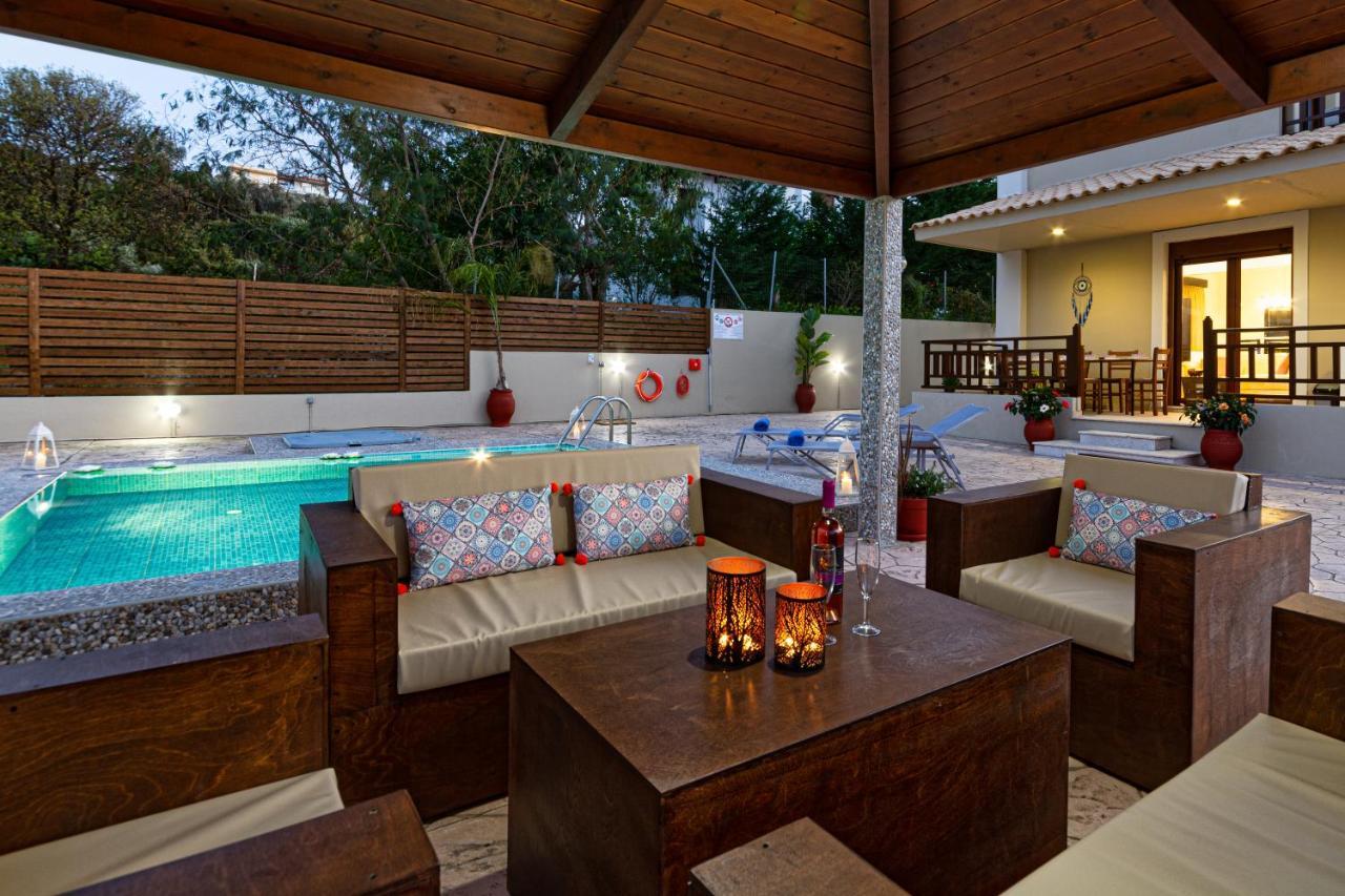 Villa Maria's Luxurious In Koskinou *