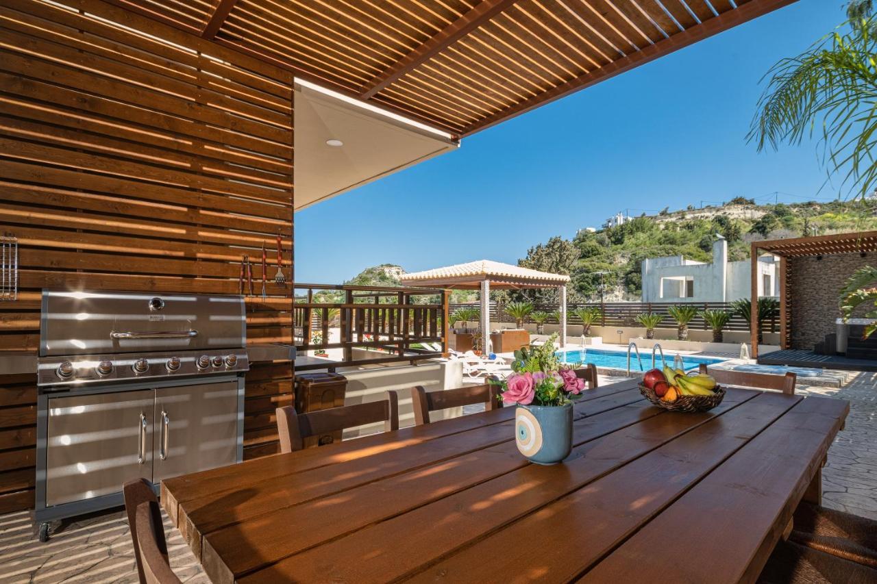 Maria's Luxurious In Koskinou Villa *