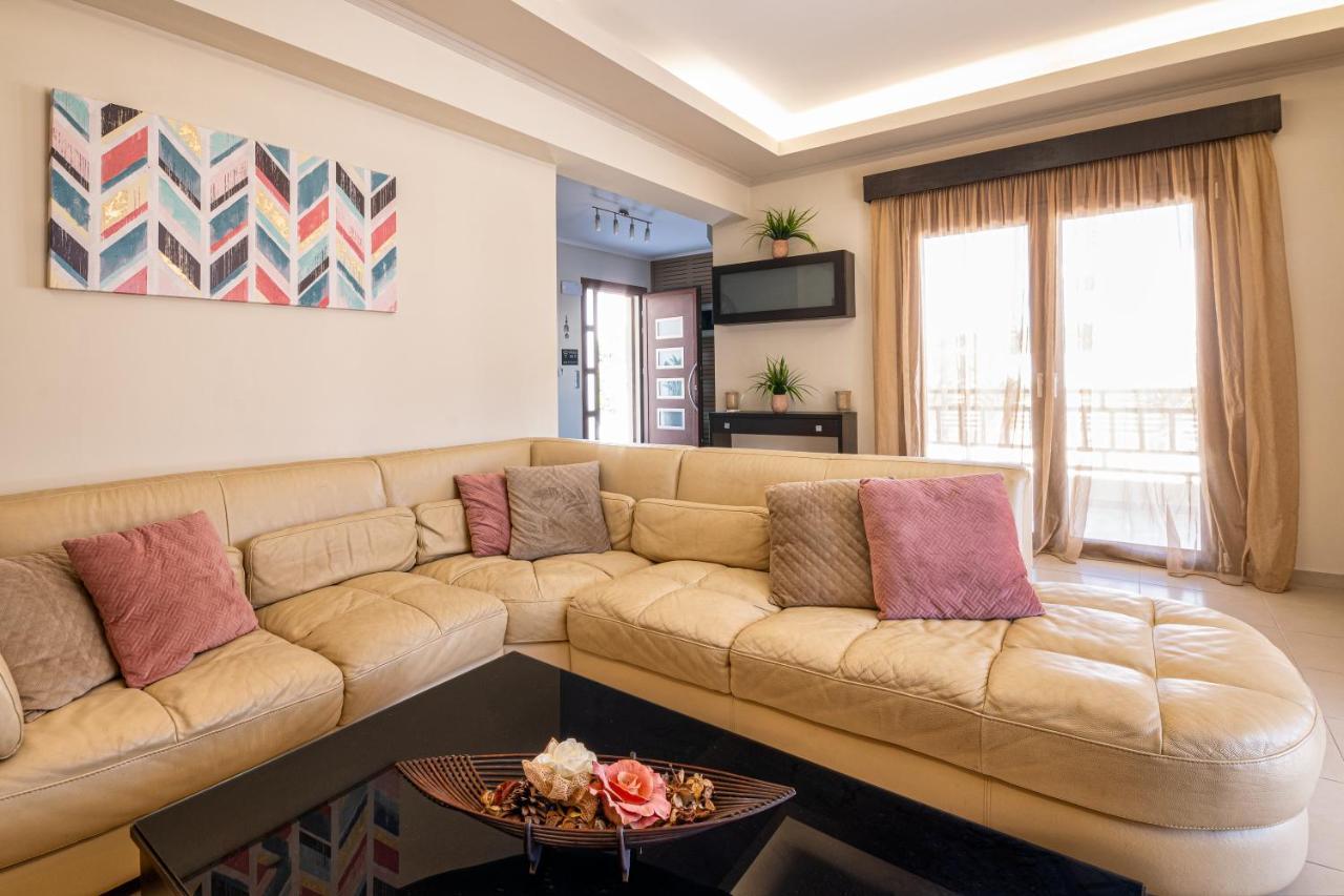 Maria's Luxurious In Koskinou Villa *