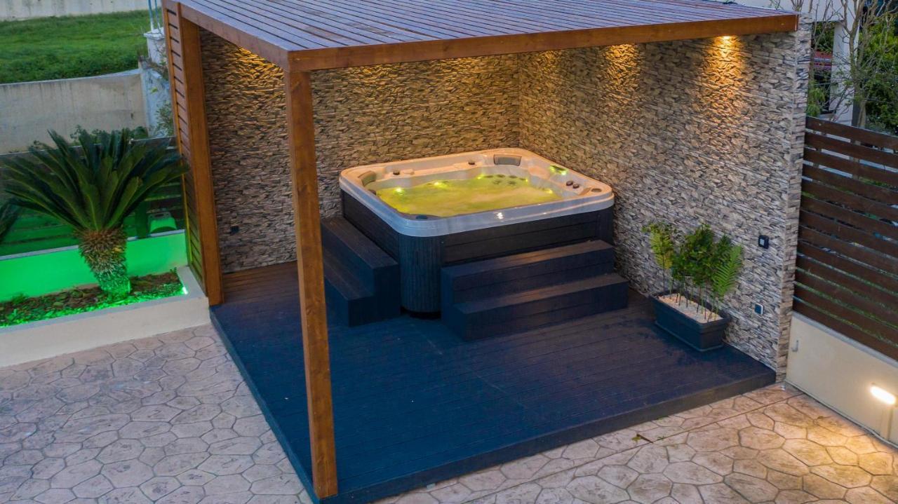 Maria's Luxurious In Koskinou Villa